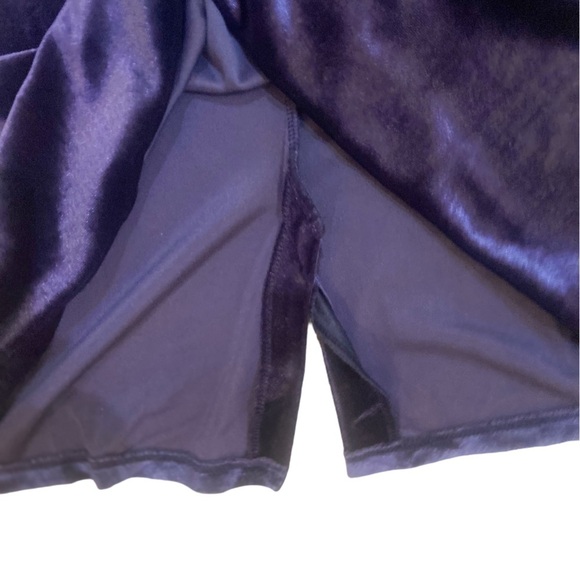 Ann Taylor navy velvet short sleeve stretch scoop neck top size medium - Picture 6 of 10